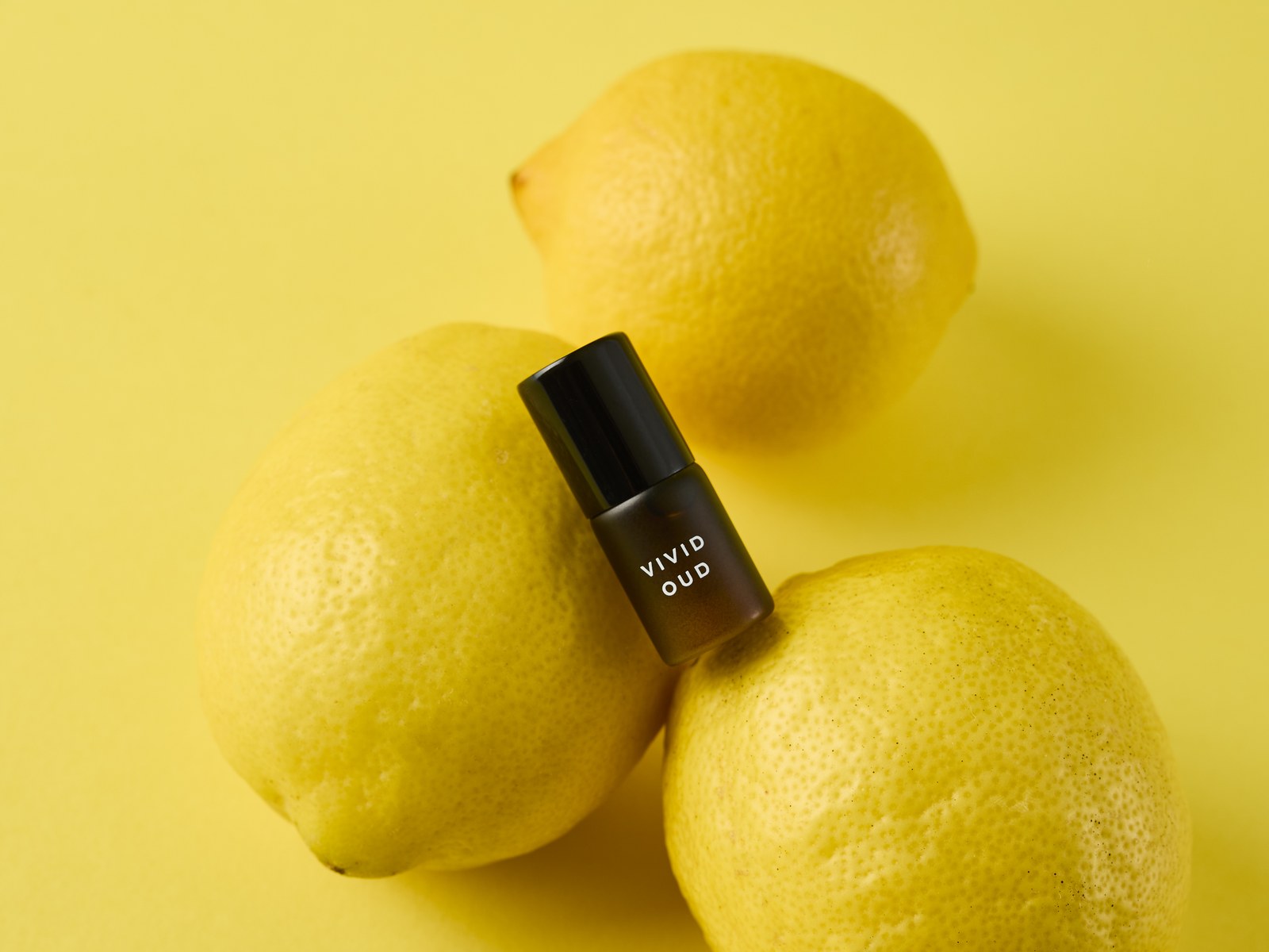 Discovery Collection oud rollerball with lemons on yellow